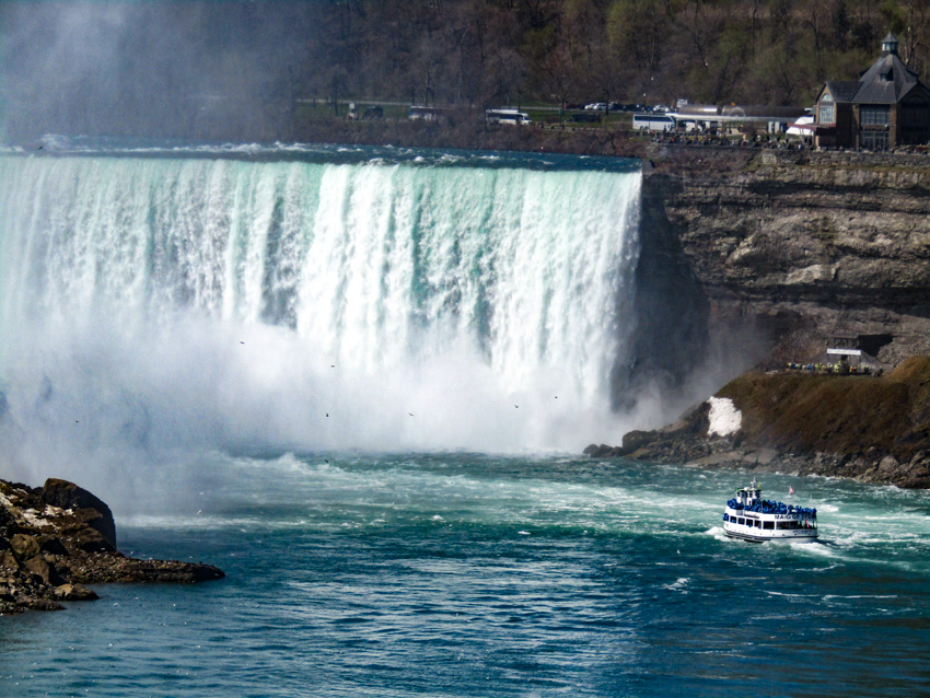 The Maid of the Mist approaches the Horseshoe Falls, experience Niagara Falls Discovery Pass
