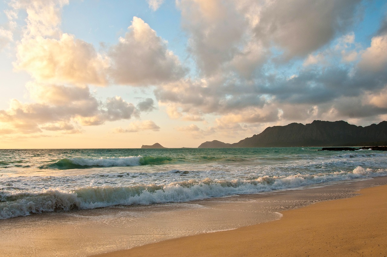 Rocky shore and sunset, things to see on Oahu north shore.