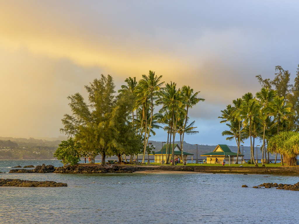 Sunset over the coast at Hilo, which can be seen on the big island on a budget
